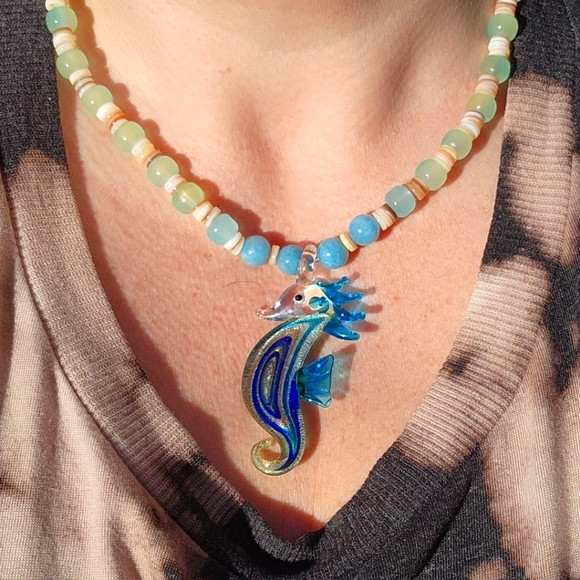 🐚🌊 Lampwork Seahorse with aquamarine & shells necklace - Picture 5 of 13